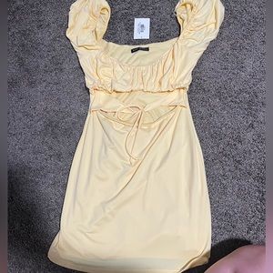 Cute yellow dress! Soo comfy!